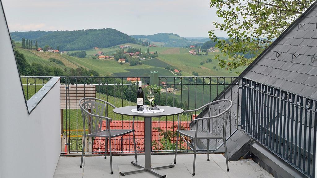 Weinrefugium Brolli Hotel Gamlitz Exterior foto